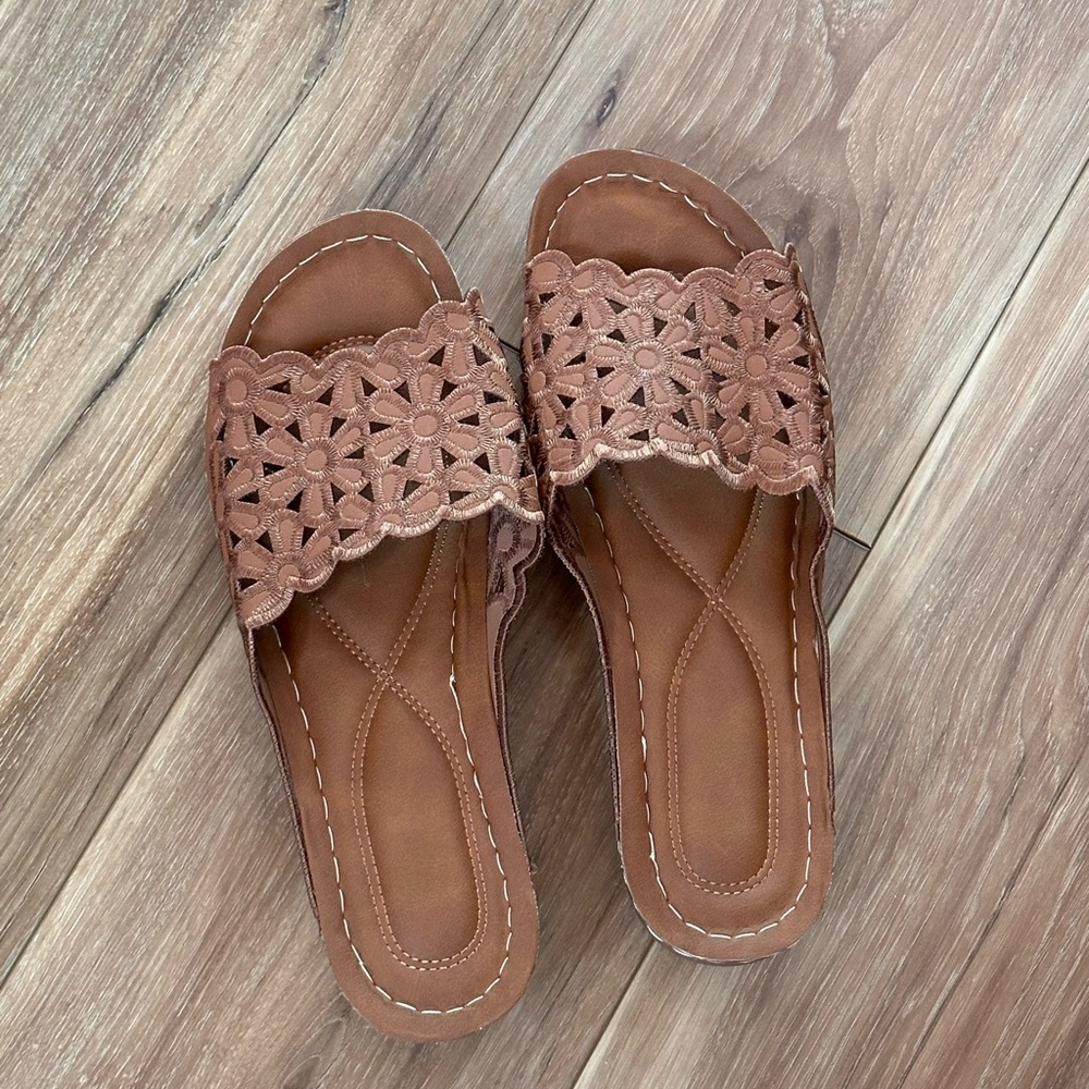 Womens Brown Floral Crochet Slide Sandals